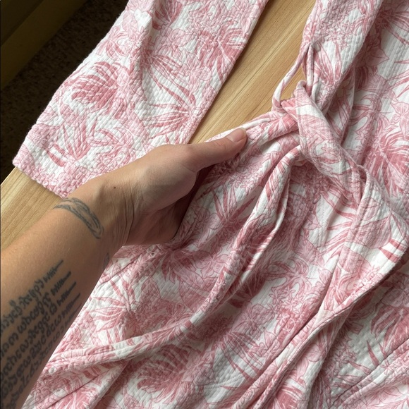 UGG Australia REAL UGG Light Pink Tropical Leaf Pattern Robe - Picture 10 of 16